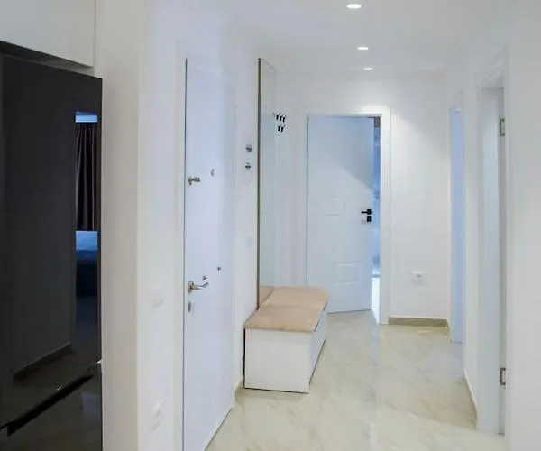 Shomez Apartman Tirana